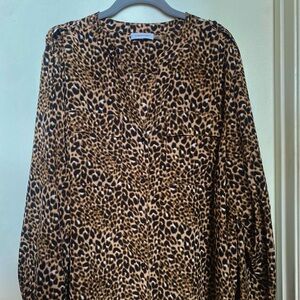 Calvin Klein womens animal print blouse
Size 1x- tan brown black leopard print